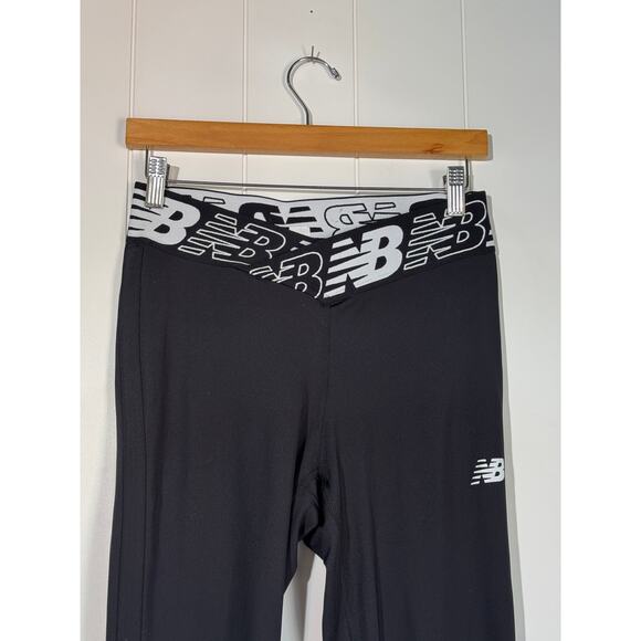 New Balance | Relentless Crossover High Rise Tight | Black Leggings | Medium - Picture 8 of 11